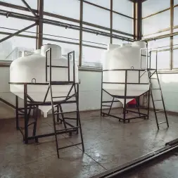 Емкость ЦКТ 5000 л с патрубком 110мм белая в обрешетке