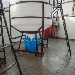 Емкость ЦКТ 5000 л с патрубком 160мм с фланцем белая